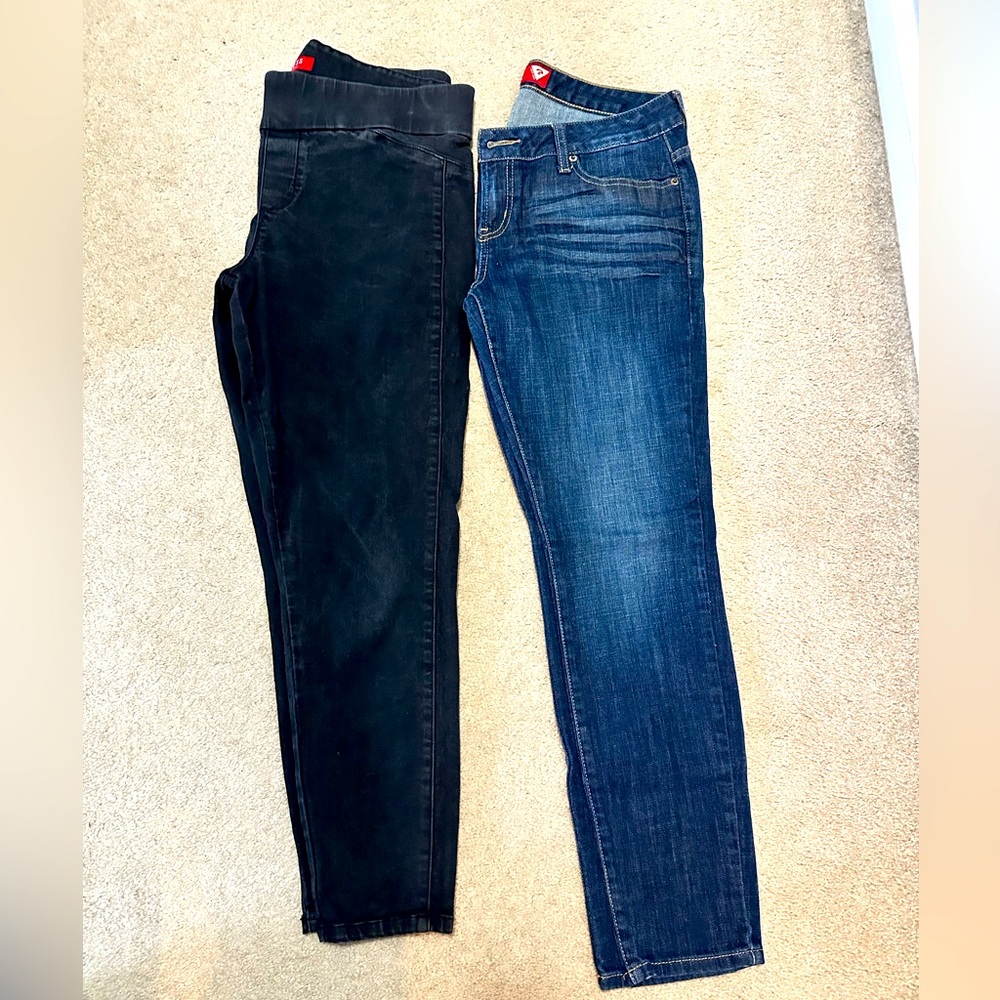 Women's guess skinny jeans Black and Blue Jeans